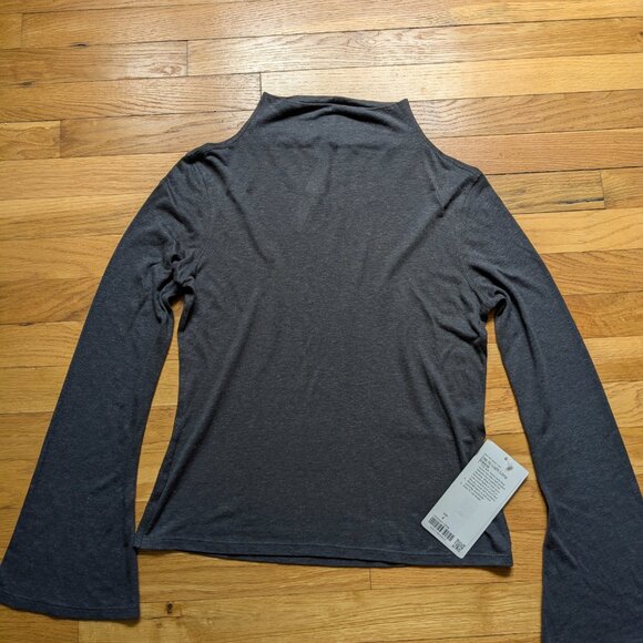 Lululemon Day to Light Long Sleeve NWT Sz 4 - Picture 2 of 5